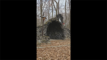 Kapliczka leśna Rachowice grota – historia