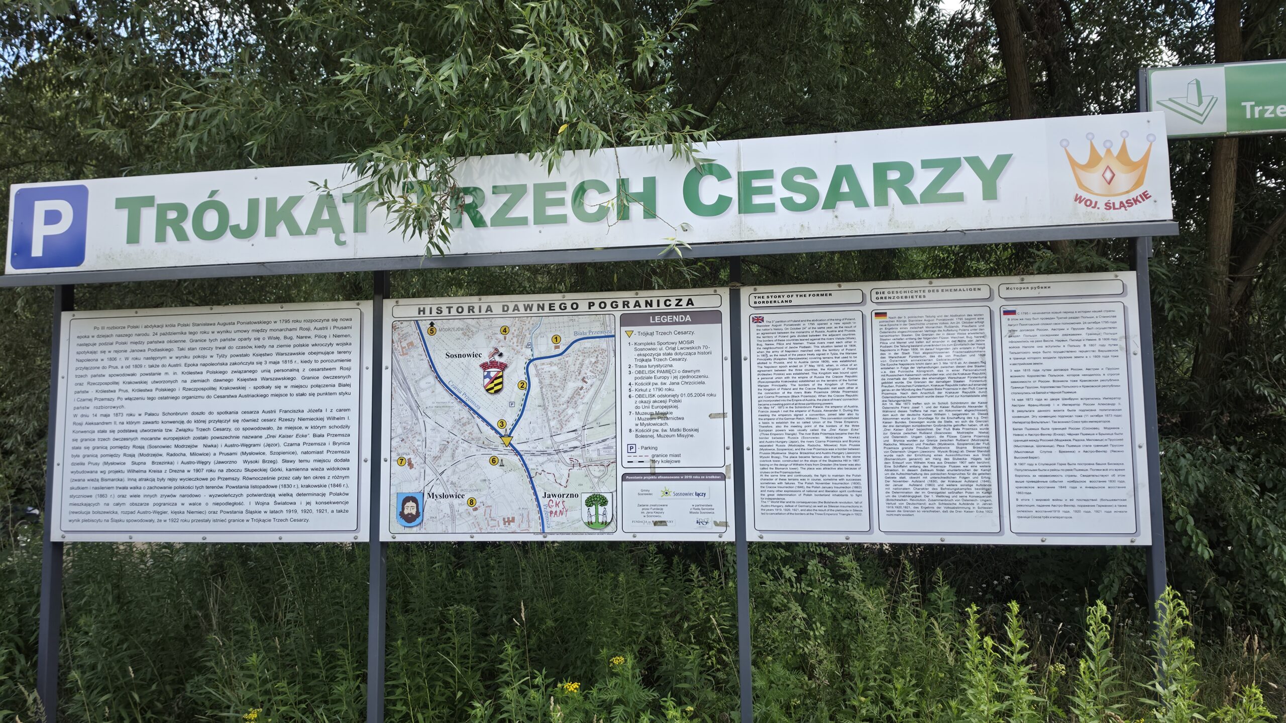 Tablica informacyjna opisująca historię Trójkąta Trzech Cesarzy nad Białą i Czarną Przemszą