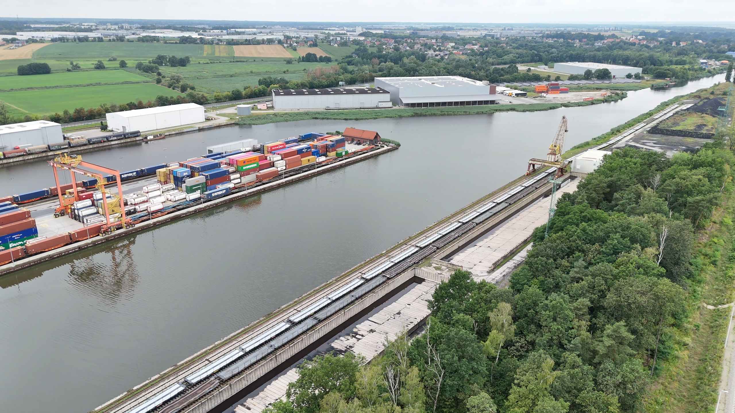 Terminal kontenerowy i żurawie w Porcie Gliwice